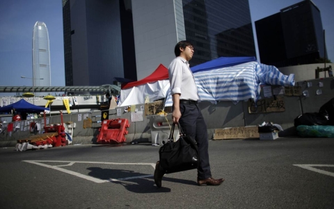 ผู้ชุมนุมประท้วงในฮ่องกงประกาศถอนตัวออกจากย่านมงก๊ก